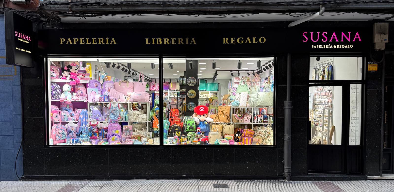 Frontal tienda Susana Papelería en Sama de Langreo